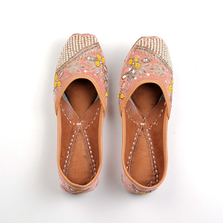 Blush Pearl Velvet Punjabi Jutti