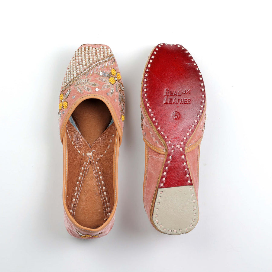 Blush Pearl Velvet Punjabi Jutti