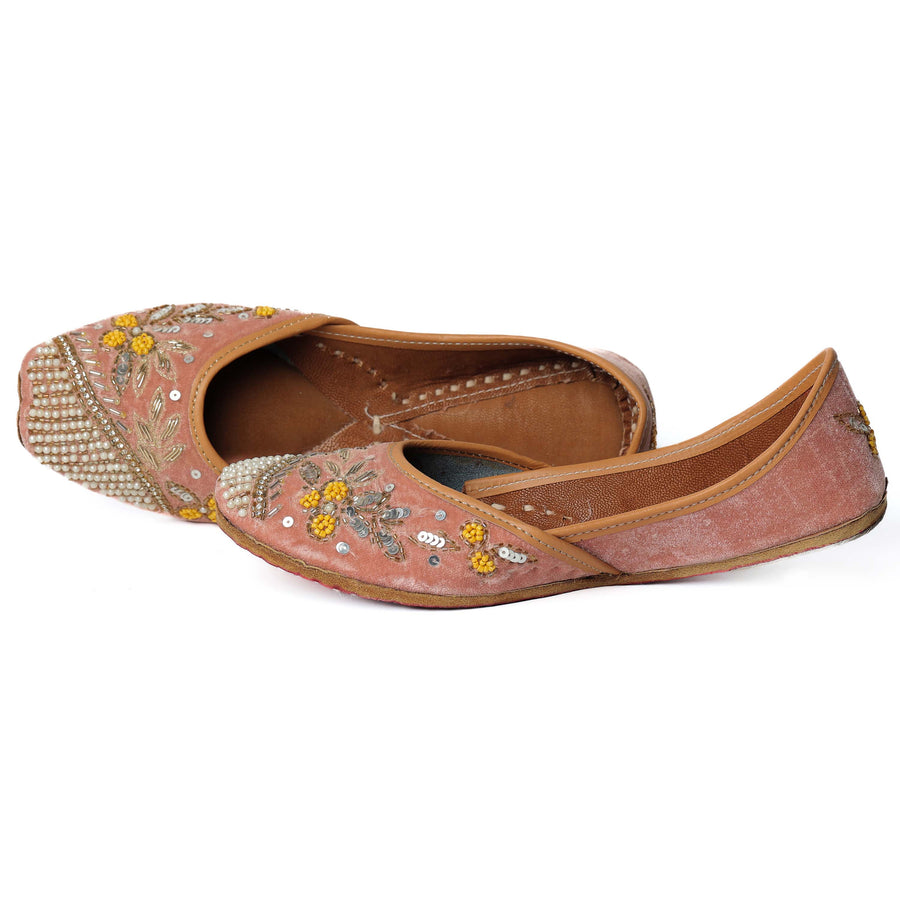 Blush Pearl Velvet Punjabi Jutti