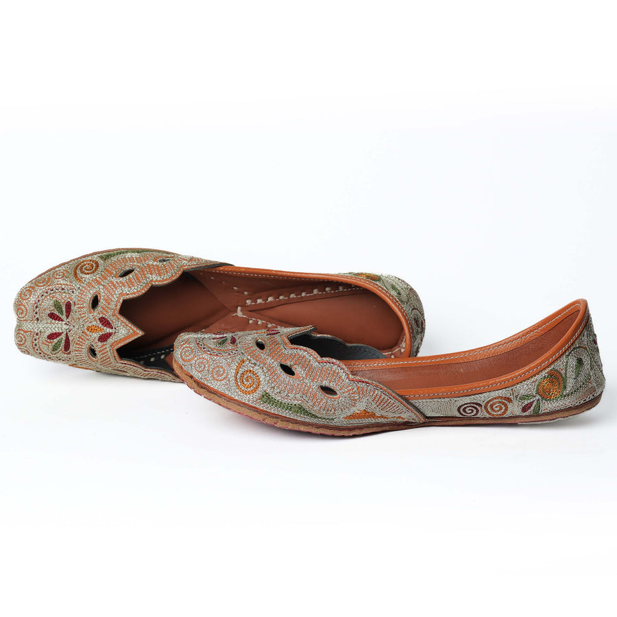 Cutwork Multicolor Zari Punjabi Leather Jutti