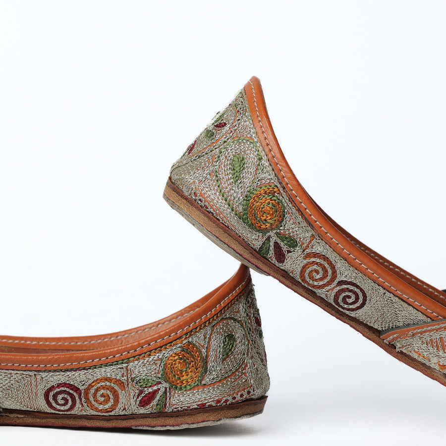Cutwork Multicolor Zari Punjabi Leather Jutti