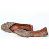 Designer Border Zari Punjabi Jutti