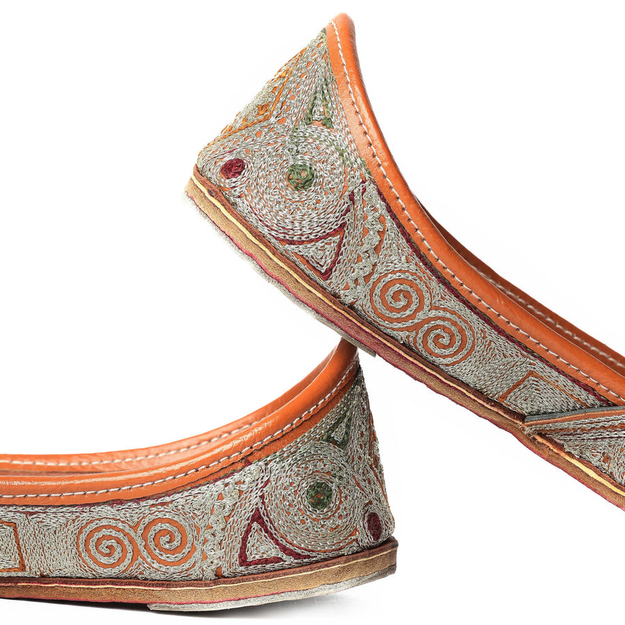 Designer Border Zari Punjabi Jutti