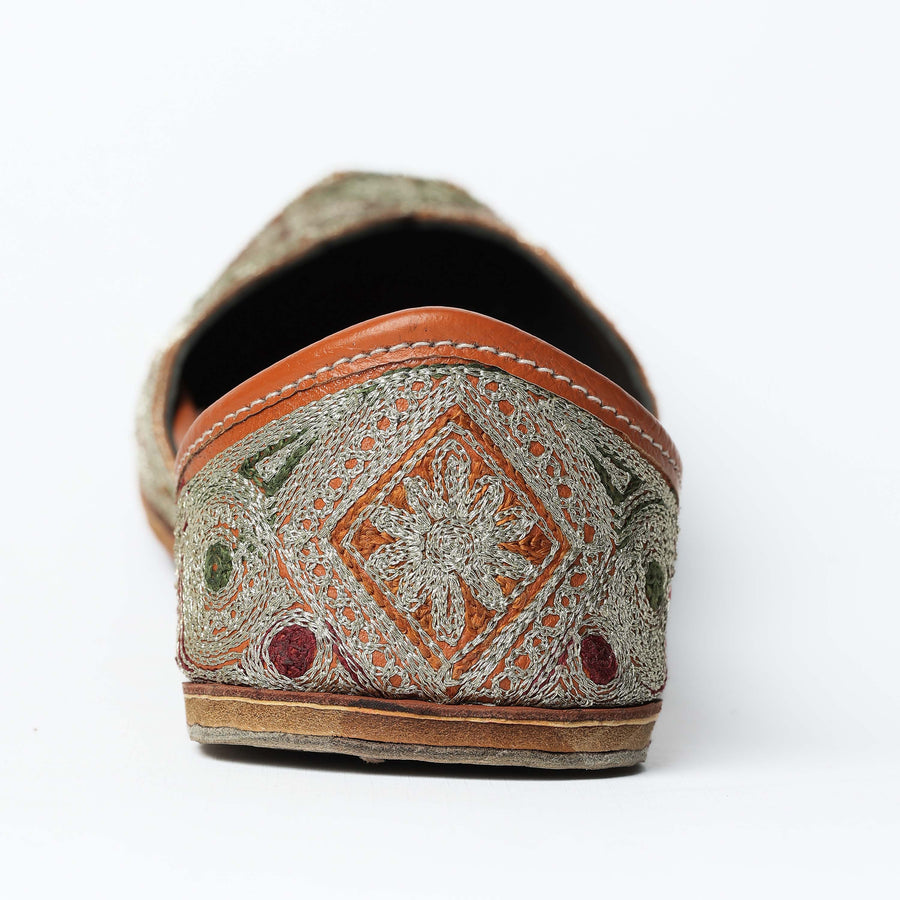 Designer Border Zari Punjabi Jutti