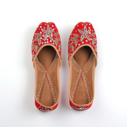 Embroidery Star Velvet Punjabi Jutti