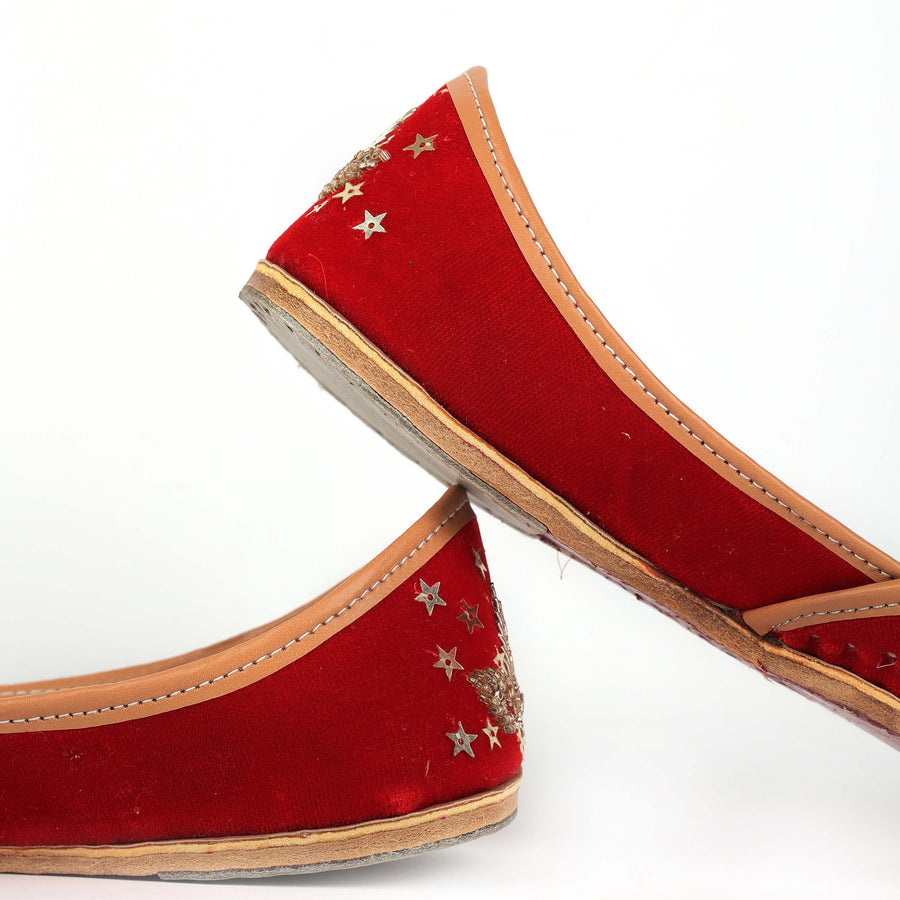 Embroidery Star Velvet Punjabi Jutti