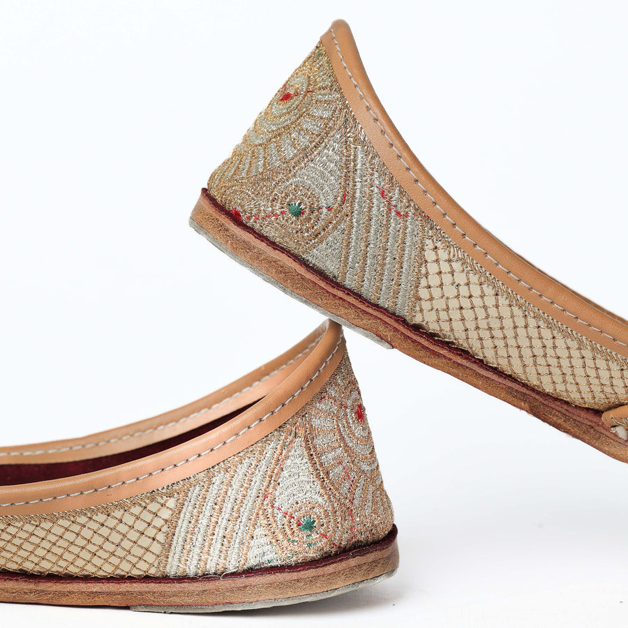 Golden Silver Zari Rajsi Punjabi Jutti