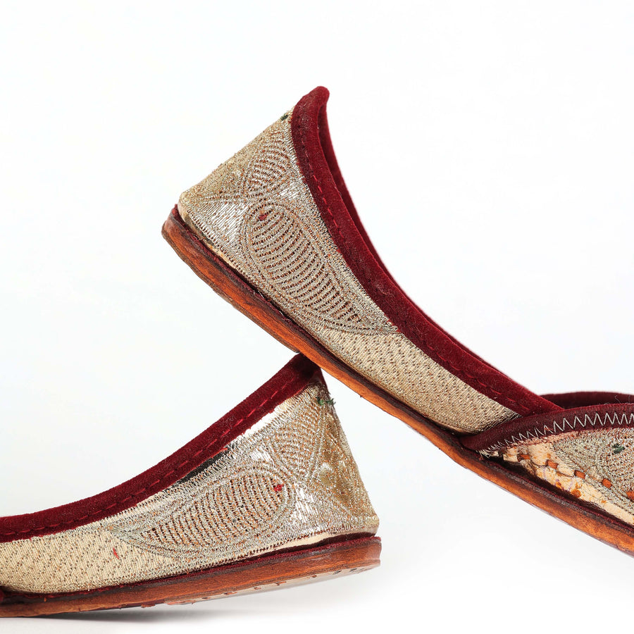 Golden Zari Handcrafted Punjabi Leather Jutti