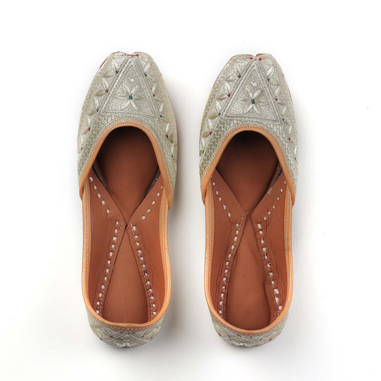Golden Zari Heritage Punjabi Leather Jutti