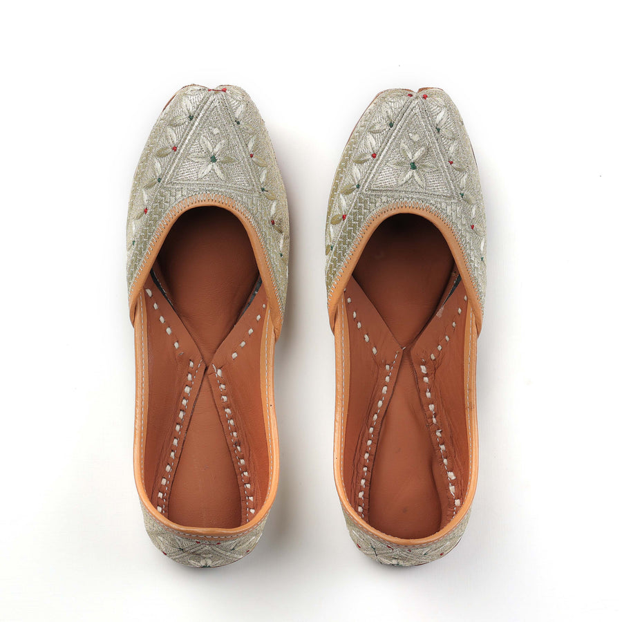 Golden Zari Heritage Punjabi Leather Jutti