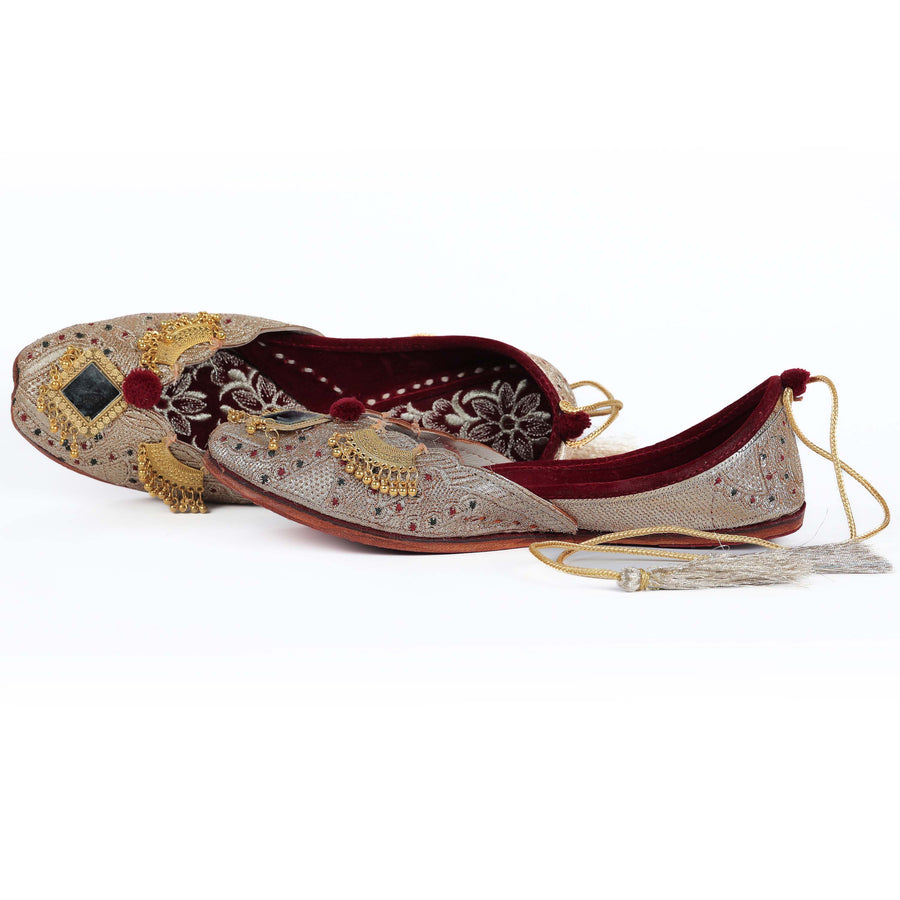 Golden Zari Tassel Jutti With Accessories