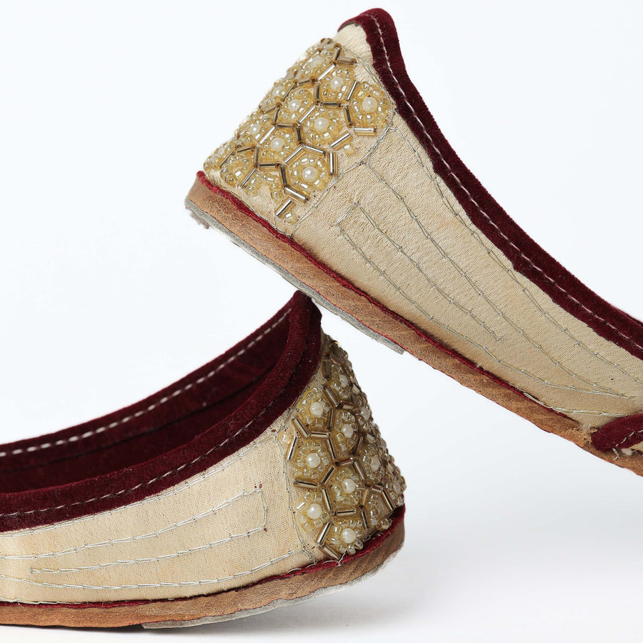 Honeycomb Golden Pearl Punjabi Jutti