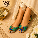 Mayura Bloom – Handcrafted Peacock Embroidered Punjabi Jutti