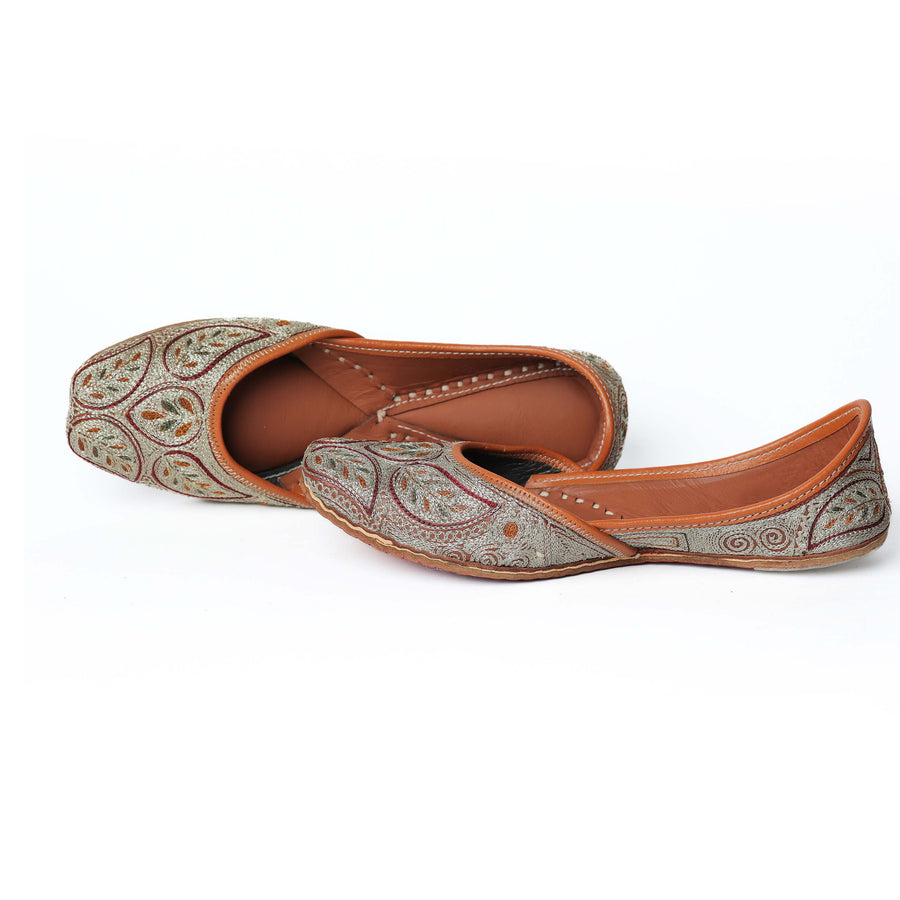 Paisley Design Zari Punjabi Jutti
