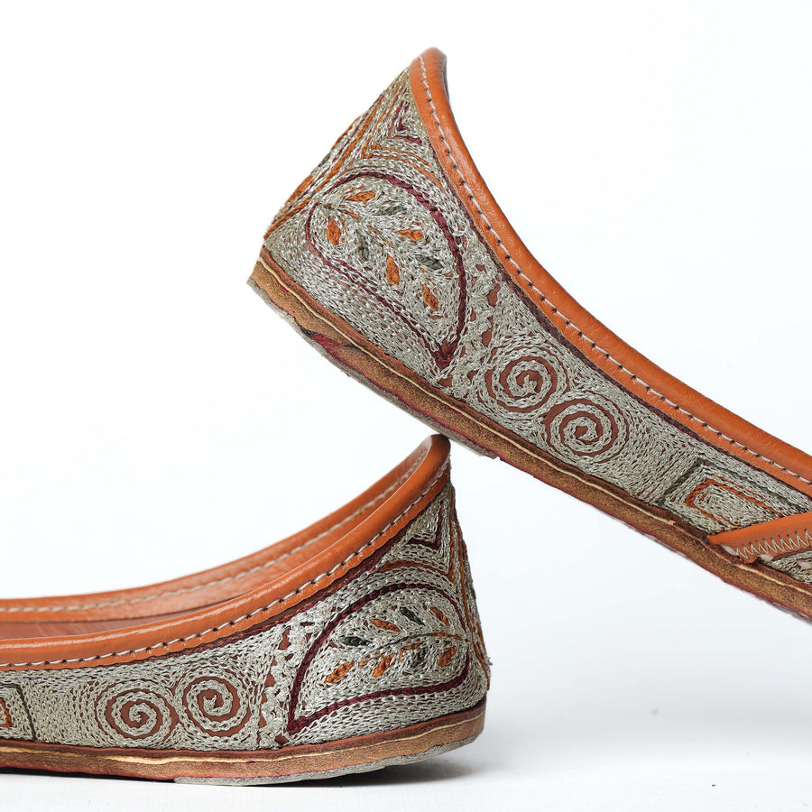 Paisley Design Zari Punjabi Jutti