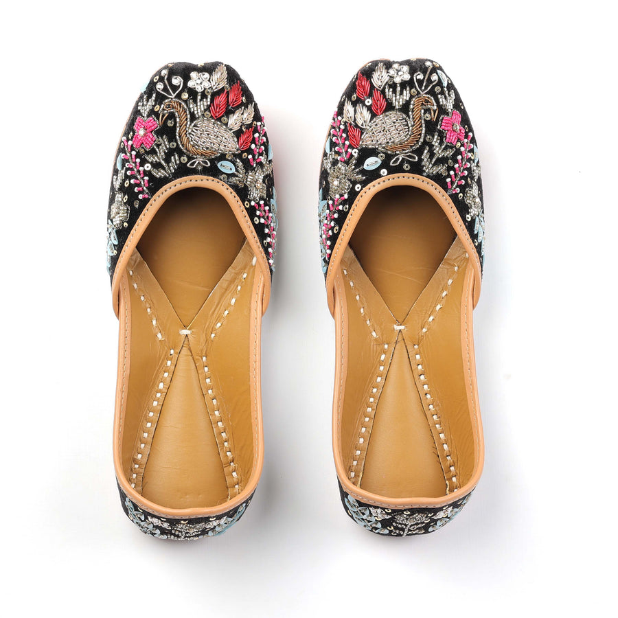 Peacock Embroidery Velvet Punjabi Jutti