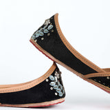 Peacock Embroidery Velvet Punjabi Jutti
