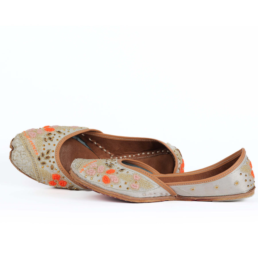Pearl Blossom Handcrafted Floral Embellished Punjabi Jutti