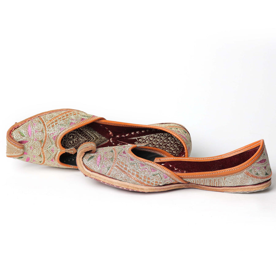 Pink Zari Heritage Punjabi Jutti