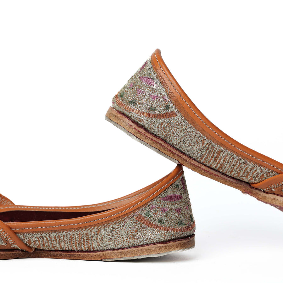 Pink Zari Heritage Punjabi Jutti