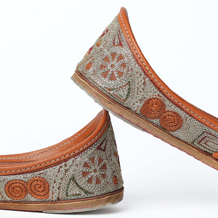 Silver Mustard Embroidery Punjabi Zari Jutti