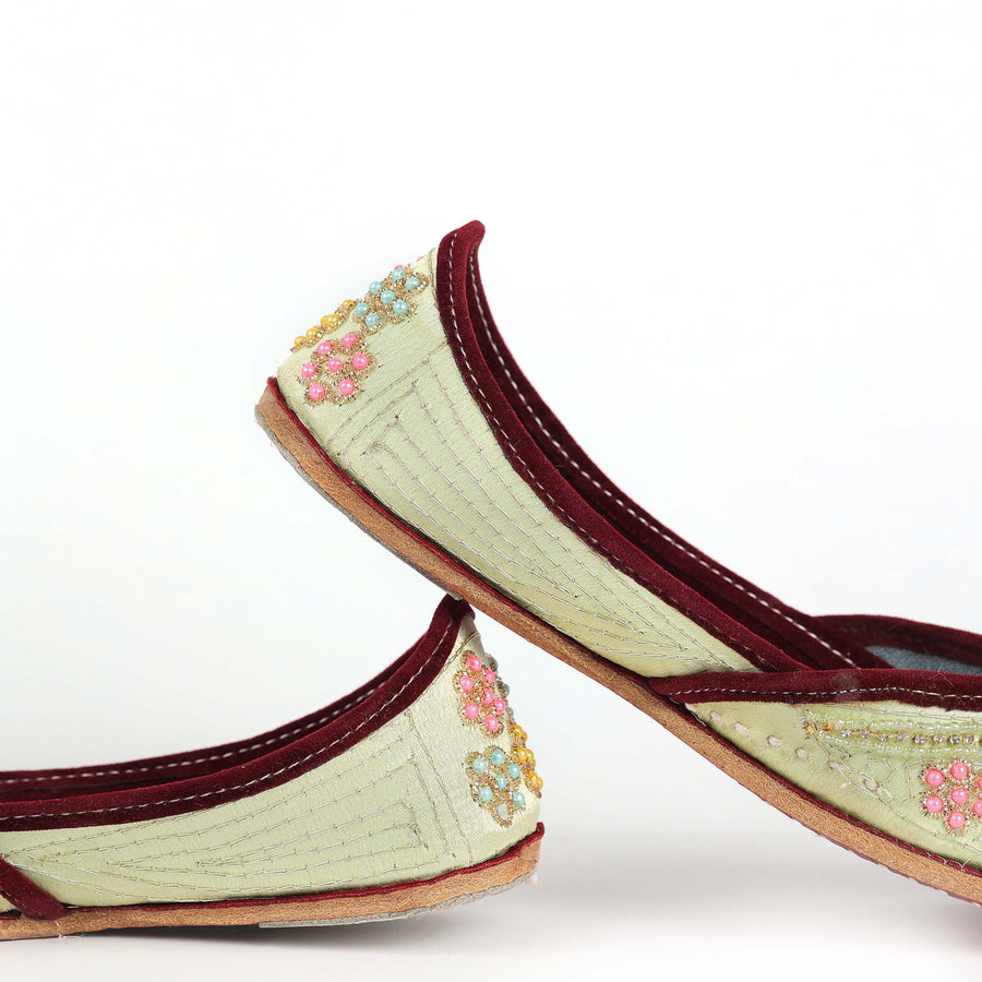Stone and Beads Work Handcrafted Punjabi Jutti