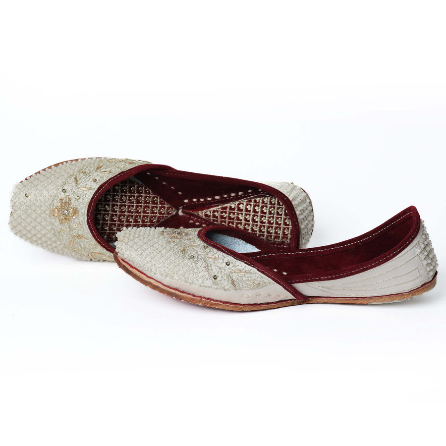 White Pearl Veil Royale Punjabi Jutti