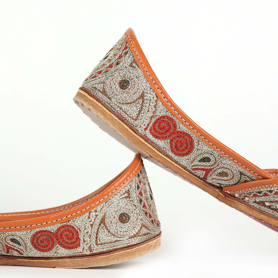 Zari Blossom Tilla Punjabi Leather Jutti