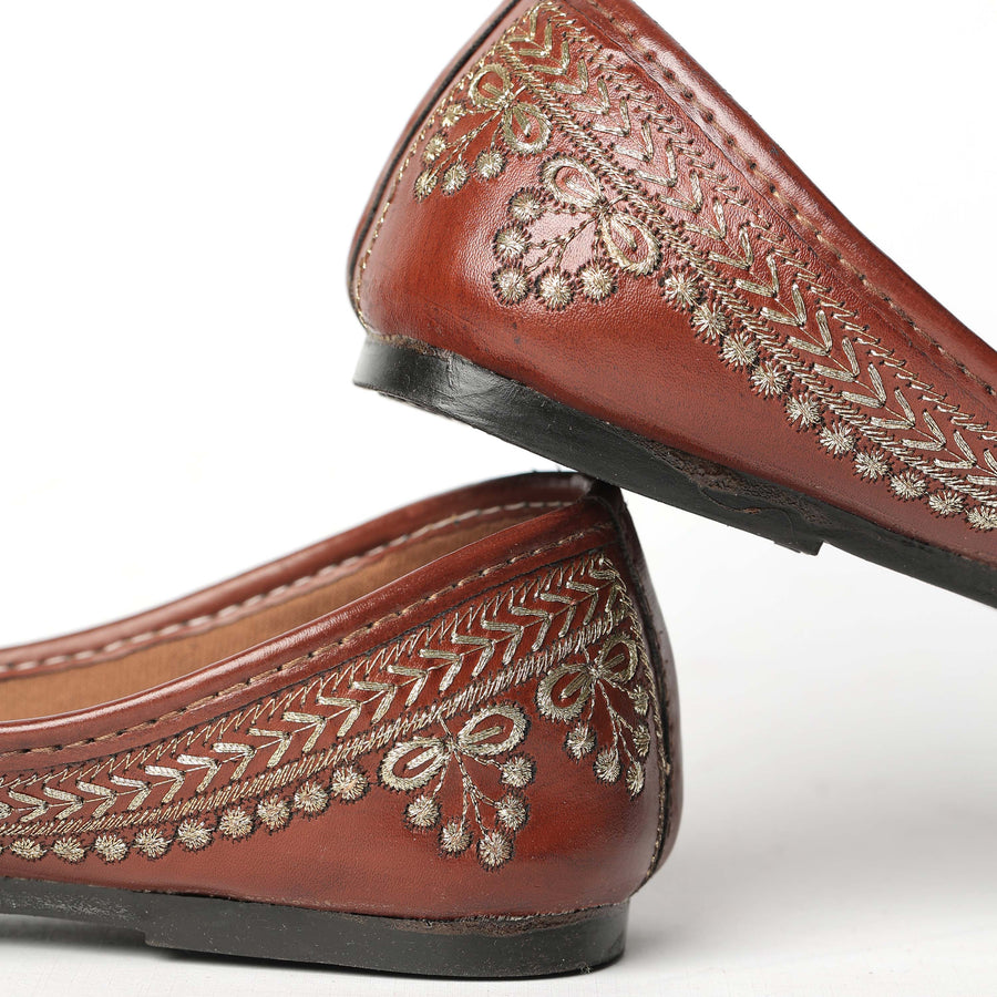 Zari Embroidery Punjabi Jutti